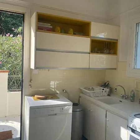 Dans Maison, Jardin Et Piscine Prives Будинок відпочинку Антіб
