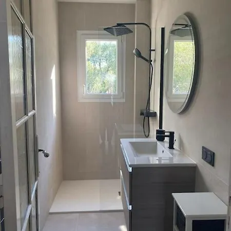 Dans Maison, Jardin Et Piscine Prives Будинок відпочинку Антіб